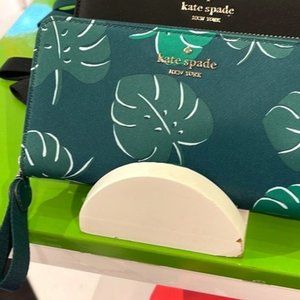Kate Spade Chelsea Monstera Leaves Print Large Continental Wallet Green Multi
